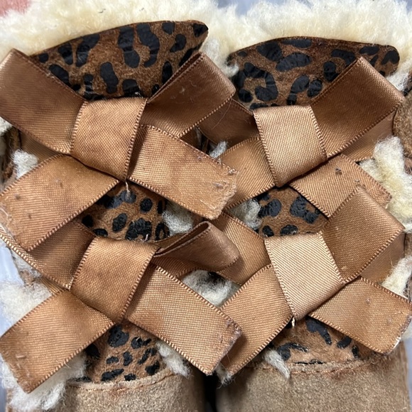 UGG Australia Girls' Leopard Bailey Bow Boots/ size 11 - Picture 12 of 12